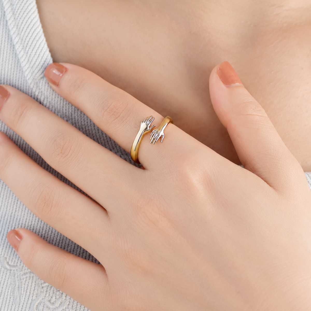 Anillos de Pareja Abrazo Nombres Grabados