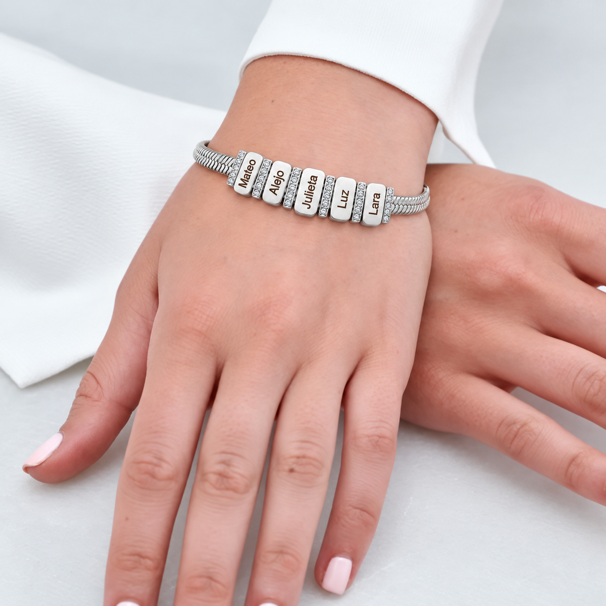 Brazalete Placas con Nombres Grabados